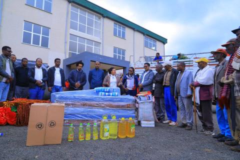በዛሬ ቀን የኢትዮጵያ ኢንቨስትመንት ኮሚሽን እና የሲዳማ ብ/ክ/መ/ኢንቨስትመንት ኮሚሽን በወንሾ ወረዳ ለተጎዱ ማህብረተሰብ ድጋፍ አደረጉ !